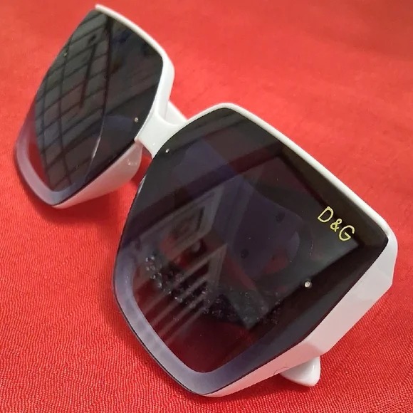 NOT QUITE FAMOUS SUNGLASSES - Picture 1 of 7